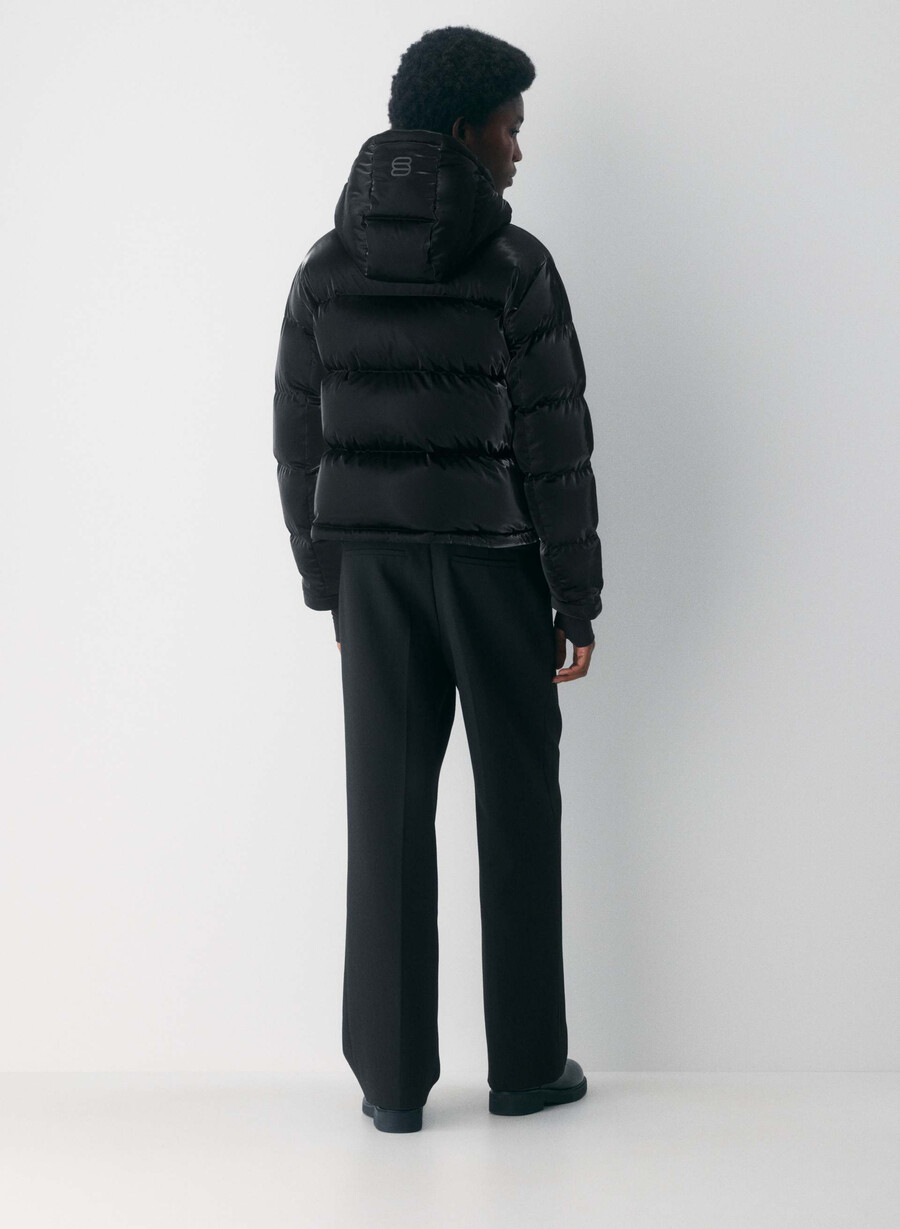 the super puff shorty – flytende glans svart