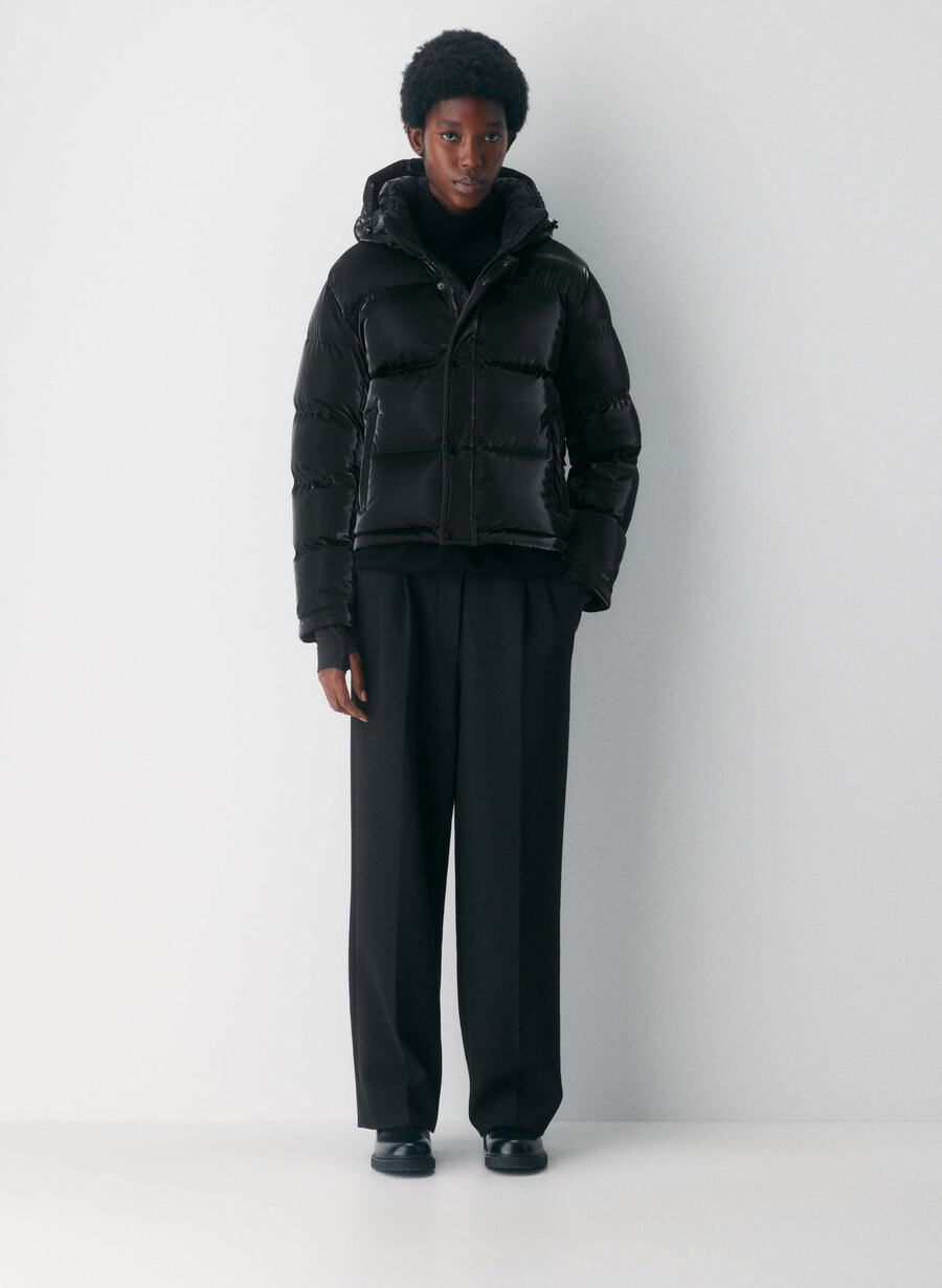 the super puff shorty – flytende glans svart