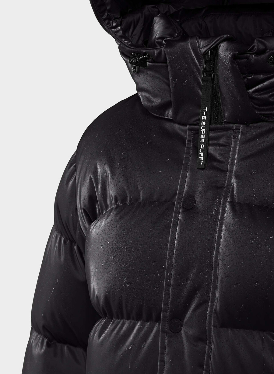 the super puff shorty – flytende glans svart