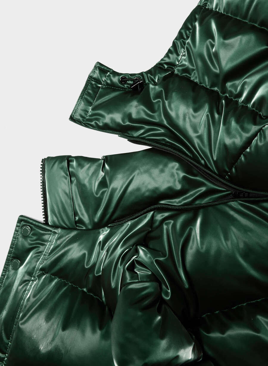 the super puff shorty – flytende glans campus green