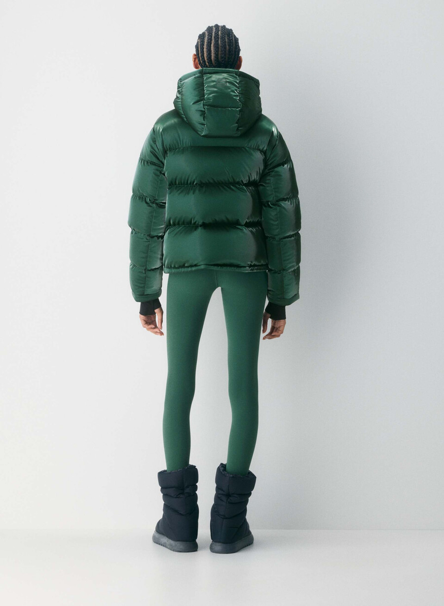 the super puff shorty – flytende glans campus green