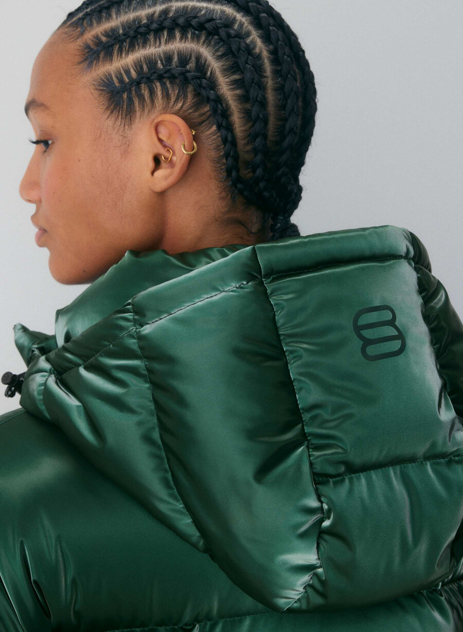 the super puff shorty – flytende glans campus green