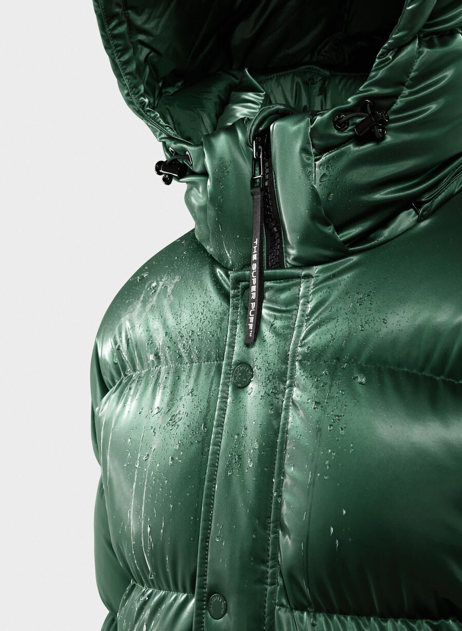 the super puff shorty – flytende glans campus green