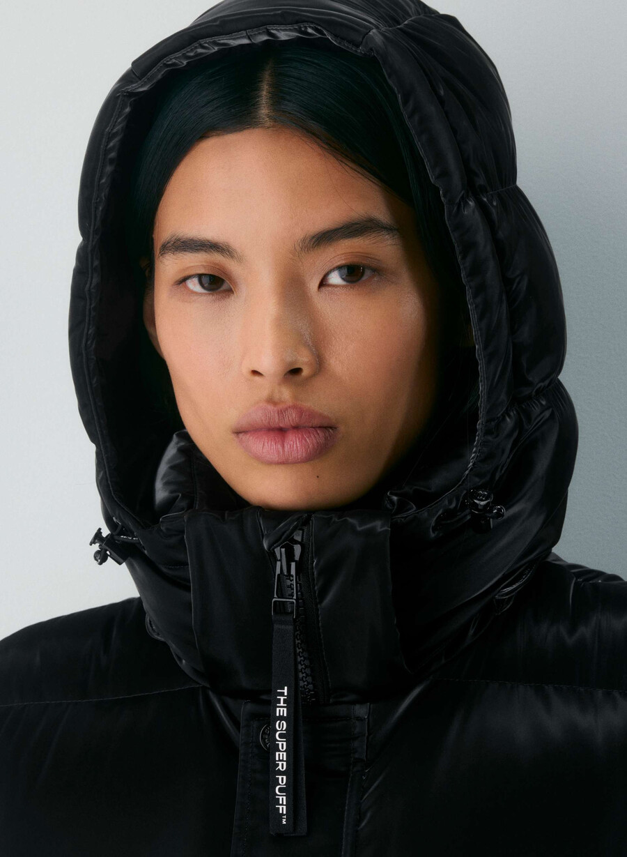 super puff-vesten – liquid shine svart