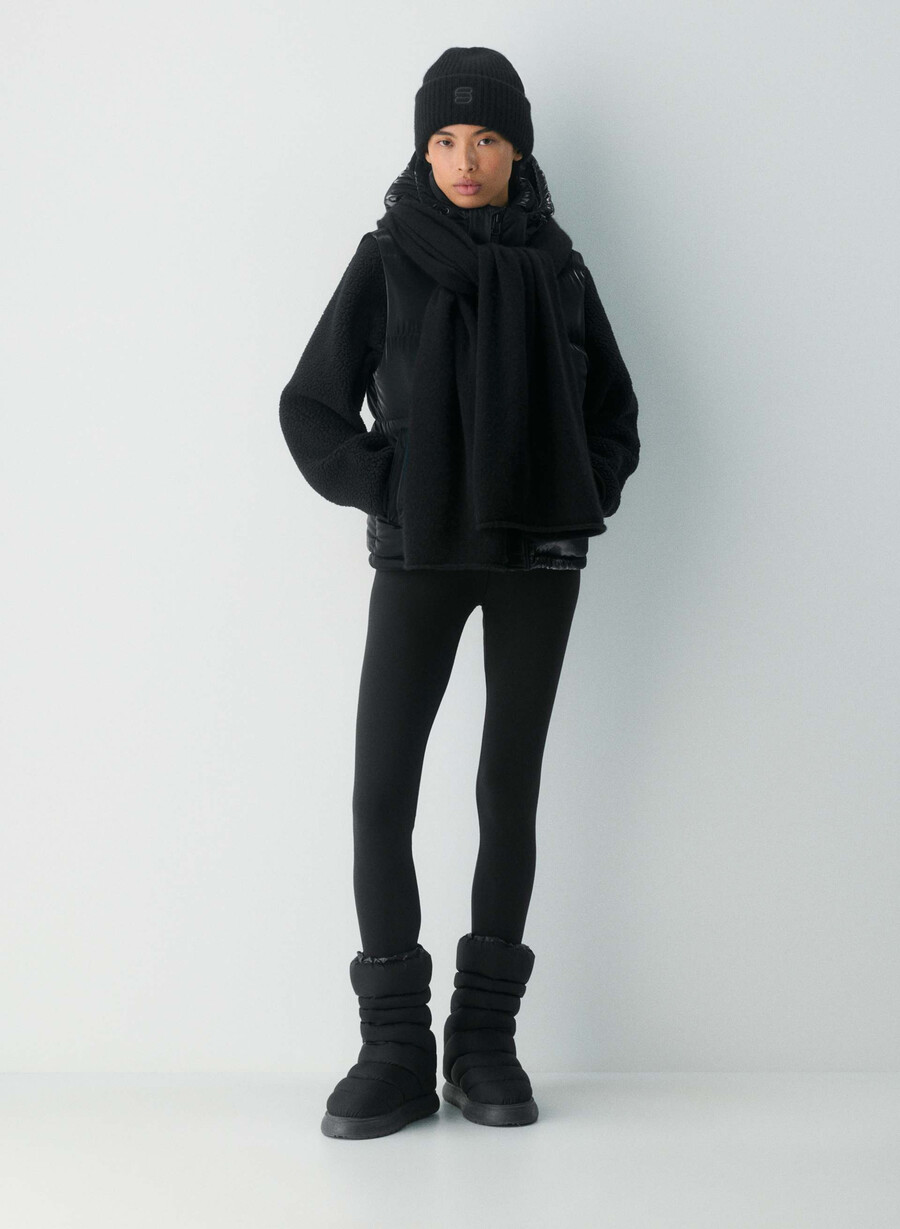 super puff-vesten – liquid shine svart