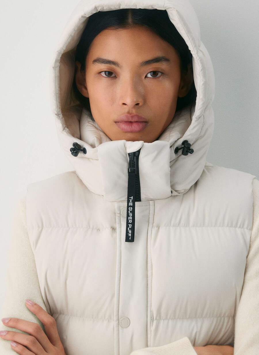 super puff shorty vest – climatte matte pearl