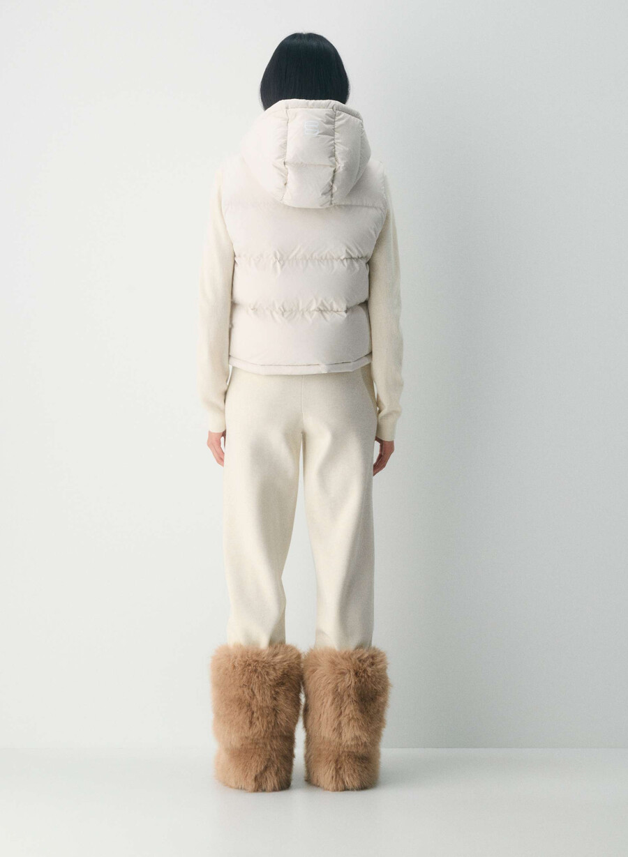 super puff shorty vest – climatte matte pearl