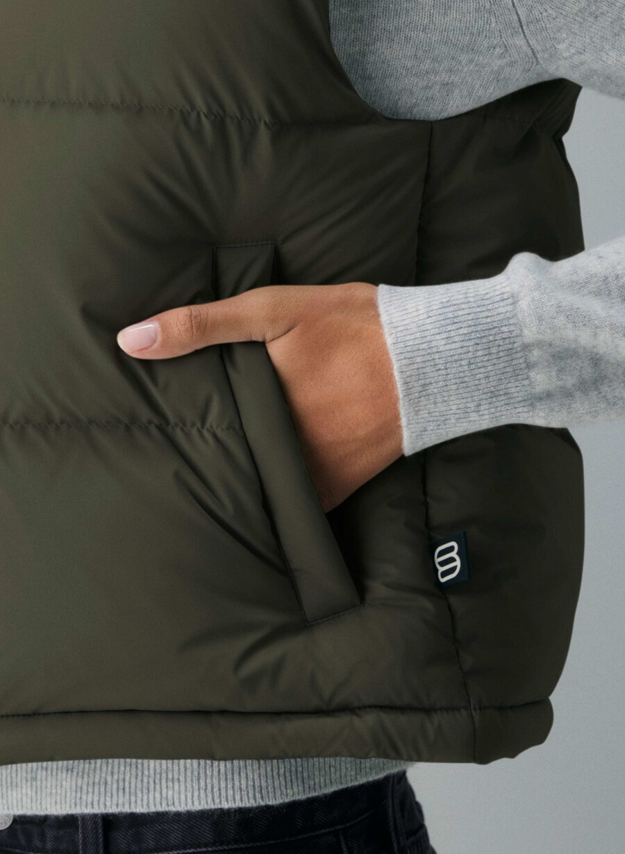 super puff shorty vest - climatte mØrk oliven