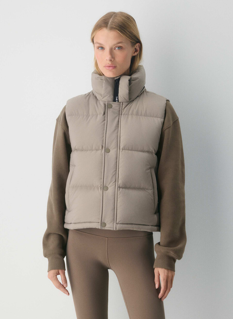 super puff shorty vest – climatte moderne taupe