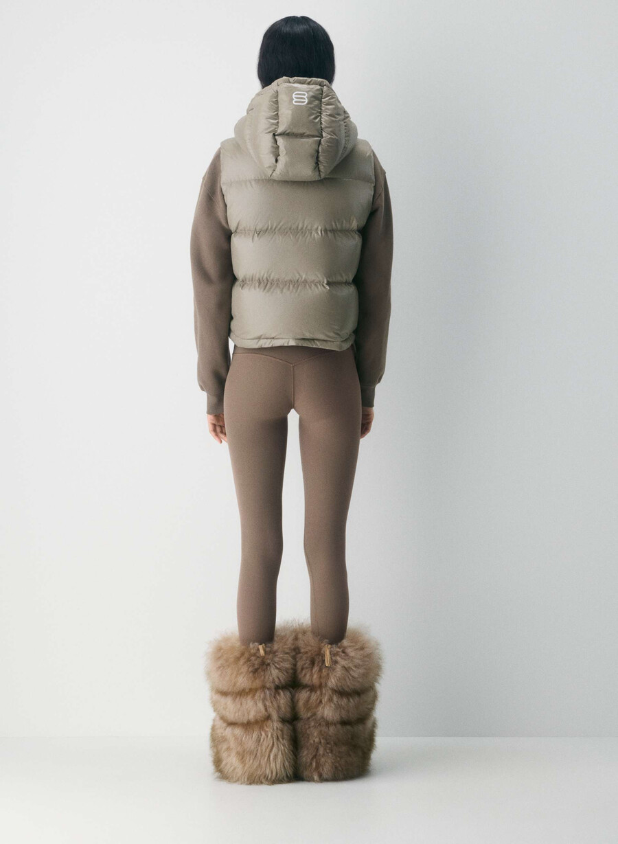 super puff shorty vest - hi-gloss moderne taupe