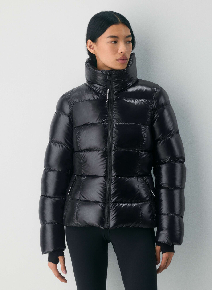 supersnug puff – høyglanset svartsvart